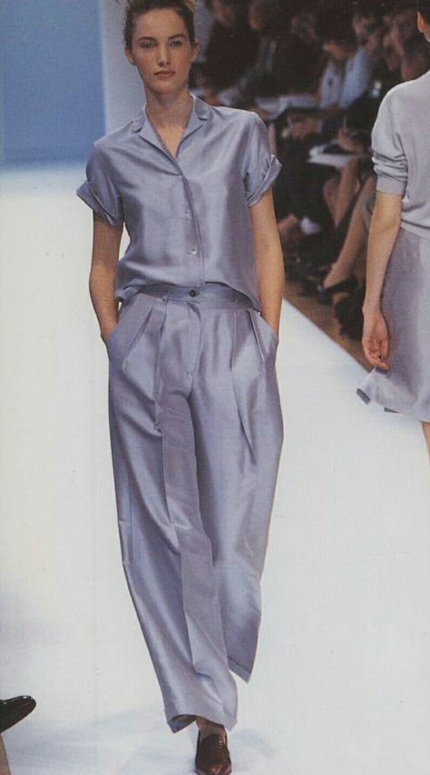 Jil Sander 90s, Minimalist Summer Style, Alissa Salls, Jill Sander, 90s Fashion Women, Models Backstage, 90s Runway Fashion, Vintage Runway, Fashion 2018