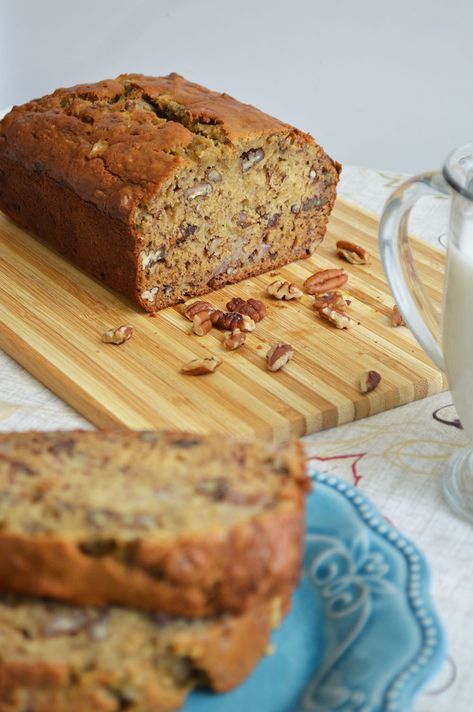 Maple Pecan Banana Bread - Planning Inspired Oatmeal Raison Cookies, Banana Bread With Pecans, Pecan Banana Bread, Maple Bread, Pumpkin Pull Apart Bread, Banana Pecan Bread, Cooking Bananas, Sarah White, Tasty Desserts