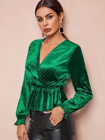 Velvet Crop Top Outfit, 1920s Evening Dress, Velvet Dress Designs, Blouse Casual Fashion, Modern Hijab Fashion, Velvet Clothes, Fashion Tops Blouse, Trendy Fashion Tops, Classy Dress Outfits