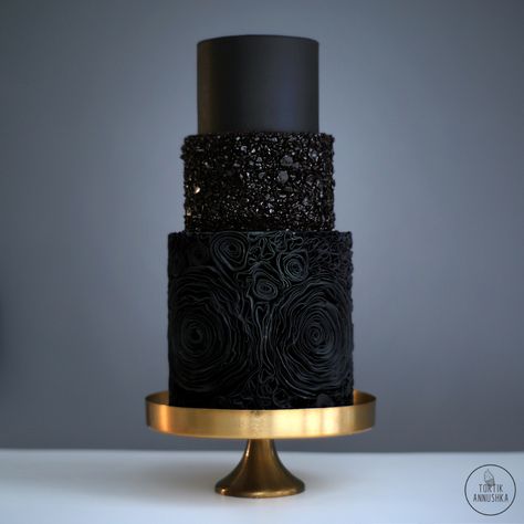 14 of the Most Chic + Unexpected Black Wedding Cakes | Green Wedding Shoes Wedding Cake Elegant, Black Wedding Cake, Black And Gold Cake, Cake Elegant, Black And Gold Wedding, Green Wedding Cake, 3 Tier Wedding Cakes, Black Wedding Cakes, Elegant Birthday Cakes