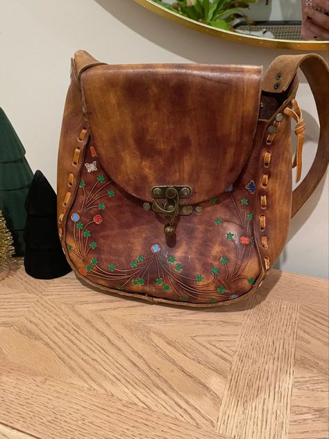 #Coachella #70spurse #tooledfloralpurse #bohohippiebag #Mexicanleatherbag #Mexicanpurse #hippievintagepurse #boholeather purse #tooledleatherpurse #hippieleatherpurse #Coachellabag #woodstock #vintagehippie Leather Painting, Bag Shapes, Saddle Bag Purse, Hippie 70s, 70’s Style, Leather Paint, Leather Floral, 70s Style, Vintage Tools