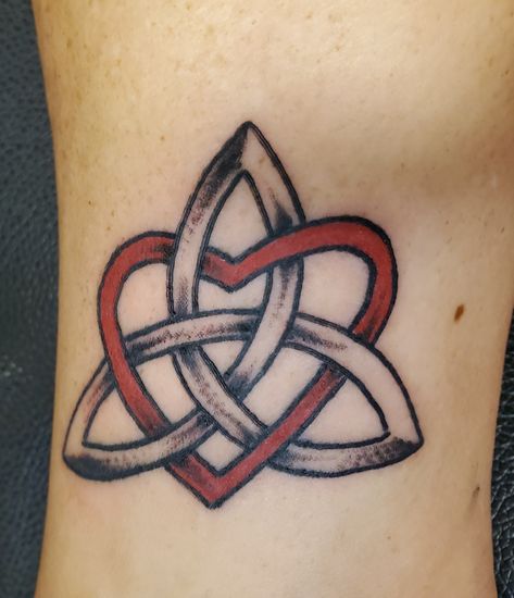 Mother Daughter Celtic Knot, Witchy Tattoos, Love Symbol Tattoos, Celtic Knot Tattoo, Knot Tattoo, Symbol Tattoos, Friend Tattoos, Knowledge Is Power, Love Symbols