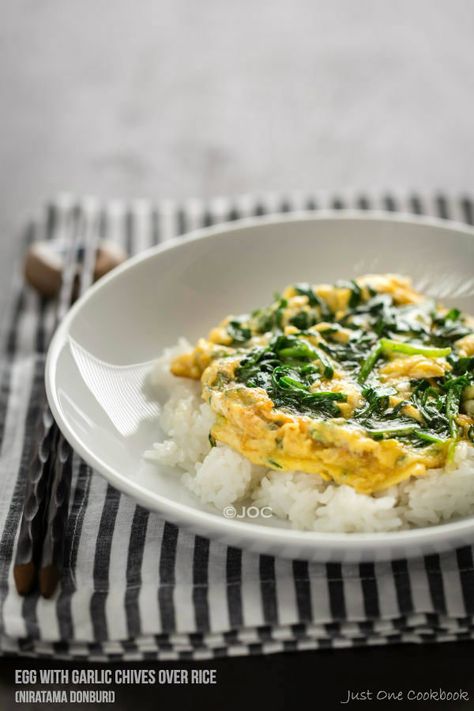 Egg with Chives Over Rice (Niratama Donburi) Yakimeshi Recipe, Donburi Recipe, Just One Cookbook, Fried Rice With Egg, Easy Japanese Recipes, Rice Bowls Recipes, Quick Dishes, Japanese Recipes, White Bowl