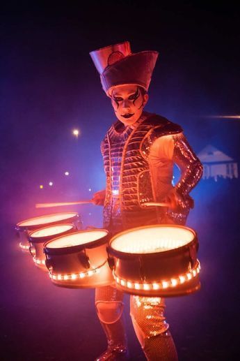 Unique Event Ideas, Futuristic Party, Halloween Circus, Dark Circus, Carnival Themed Party, Night Circus, Carnival Themes, Event Entertainment, Circus Theme