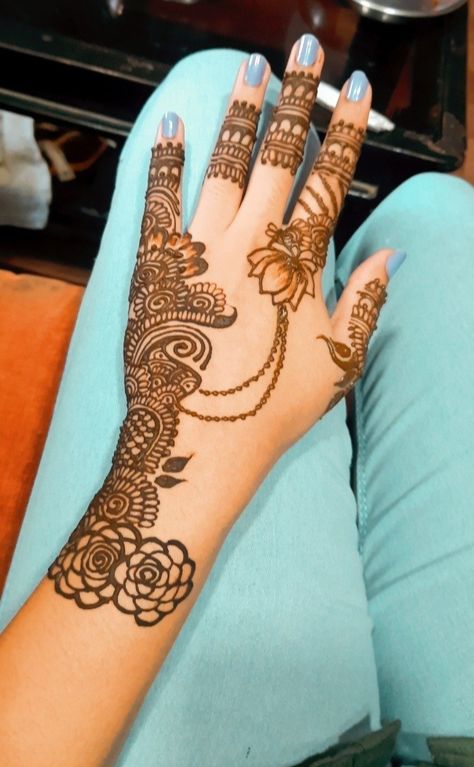 Pretty mehendi to design...let it be any occasion this design is for you Mehndi Vel Design, Vatsavitri Mehndi, Mehandi Designs Bail, Mehendi Caps Design, Vatsavitri Mehendi, Mehndi Designs, Let It Be, Quick Saves, Design