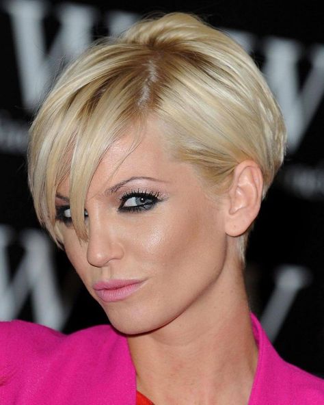 Ear Length Hairstyle for Women Sarah Harding Hair, Very Short Bob Hairstyles, Bob Pendek, Very Short Bob, Bob Hairstyles 2018, Sarah Harding, Pixie Bob Hairstyles, Shampoo For Gray Hair, Short Bobs