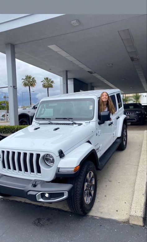 White Jeep Wrangler, Car For Teens, White Jeep, Jeep Photos, Jeep Wrangler Sahara, Girly Car, Dream Cars Jeep, Jeep Rubicon, Car Goals