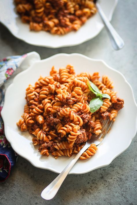 Instant Pot Pasta with Meat Sauce — Set the Table Instant Pot Rotini Pasta, Spiral Noodle Recipes Pasta, Instant Pot Meat Sauce, Instant Pot Meat, Meat Sauce Pasta, Pasta With Meat, Spiral Noodles, Instant Pot Pasta, Crisp Recipes