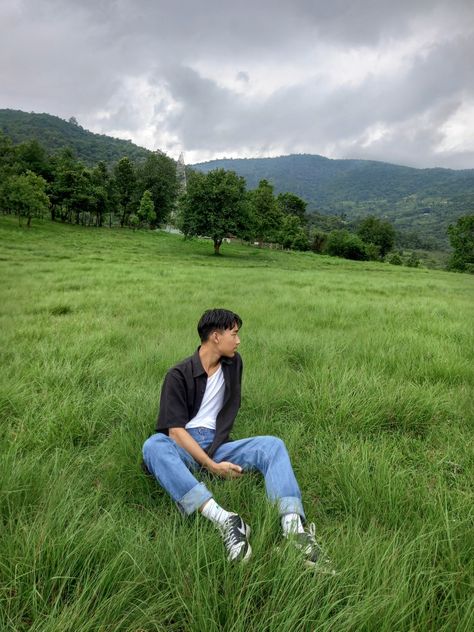 Poses In Nature Photo Ideas Men, Portrait Poses For Men Outdoor, Road Photoshoot Ideas Men, Poses For Men In Nature, Forest Poses Men, Nature Pic Ideas, Photoshoot Ideas For Men Outdoor, Poses For Pictures Instagram Men Outdoor, Garden Photoshoot Men