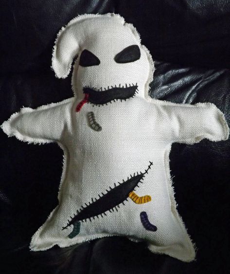 Oogie Boogie (Child Friendly Version) • Sew a movie plushie in under 120 minutes Oogie Boogie Stuffed Animal, Oogie Boogie Plush, Nightmare Before Christmas Plush, Oogie Boogie Man, Nightmare Before Christmas Decorations, Felt Crafts Patterns, Oogie Boogie, Machine Sewing, Tag Print