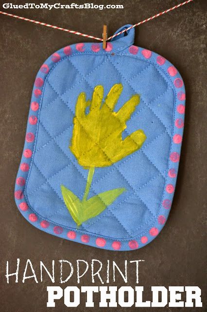 Creative Party Ideas by Cheryl: Helping Hands Mother's Day Pot Holder's Mother's Day Projects, Handprint Gifts, Diy Christmas Gifts For Family, Mother's Day Activities, Mothers Day Crafts For Kids, Handprint Crafts, Daycare Crafts, Sunday School Crafts, Fathers Day Crafts