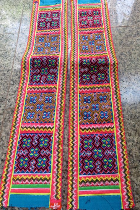 Vintage+Hmong+Fabric+handmade+tapestry+textiles+hill+by+dellshop Hmong Cross Stitch Pattern, Hmong Pattern Embroidery, Hmong Motifs And Symbols, Hmong Accessories, Hmong Paj Ntaub, Handmade Tapestries, Vintage Patterns, Bohemian Rug, Hand Weaving