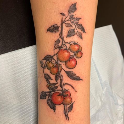 Liisa Faye ~ Tattoo Witch | Tomatoes! By @liisatattoo… | Instagram Tomato Tattoo, Organic Tattoo, Food Tattoos, Tattoos Unique, Geek Tattoo, Doodle Tattoo, Get A Tattoo, Unique Tattoos, Best Food