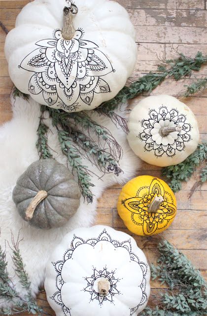 The Best DIY Boho Pumpkin Roundup! - Little Vintage Cottage Pumkin Decoration, Pumpkins Diy, Creative Pumpkin Painting, No Carve Pumpkin Decorating, Boho Halloween, Creative Pumpkins, Pumpkin Face, Diy Pumpkin, Pumpkin Crafts