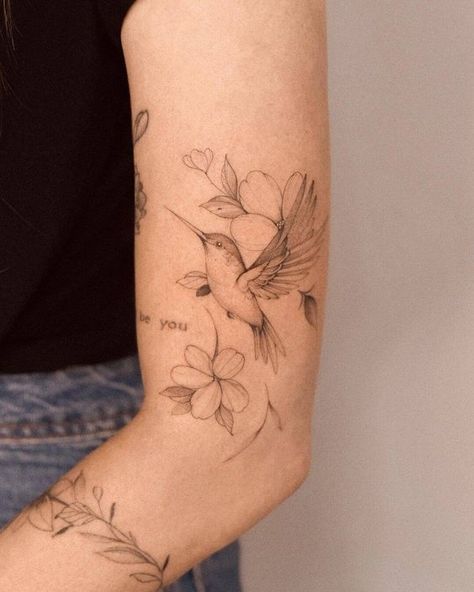 Hummingbird Bicep Tattoo, Hummingbird With Flower Tattoo, Tattoo Cover Ups, Mangas Tattoo, Bird Tattoos For Women, Science Tattoos, 50 Tattoo, Majestic Tree, Ear Tattoo Ideas