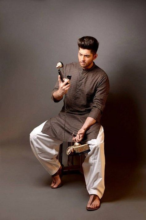 brown kurta style India Fashion Men, Boys Kurta Design, Wedding Kurta For Men, Groom Dress Men, Indian Groom Wear, Kurta Pajama Men, Gents Kurta Design, Gents Kurta, Kurta Patterns