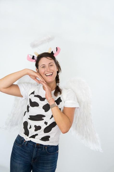 Ceiling Fan Halloween Costume, Cow Halloween Costume, Punny Halloween Costumes, Halloween Cow, Handmade Halloween Costumes, Animal Halloween Costumes, Bunny Halloween Costume, Cow Costume, Diy Halloween Costumes Easy