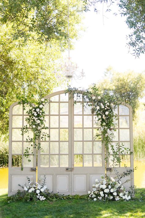 Ceremony Backdrop | Found Rentals #wedding #weddinginspiration #weddingdecor Ceremony Backdrop Outdoor, Wedding Trellis, Outdoor Wedding Backdrops, Door Backdrops, Outdoor Backdrops, Garden Backdrops, Wedding Doors, Photo Backdrop Wedding, Wedding Planning Decor