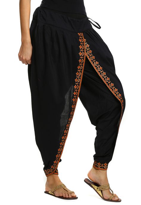 Printed Cotton Dhoti Pant In Black Dhoti Salwar, Western Fabric, Salwar Pants, Womens Pants Design, Salwar Designs, Dhoti Pants, Estilo Hippie, Utsav Fashion, Stylish Pants