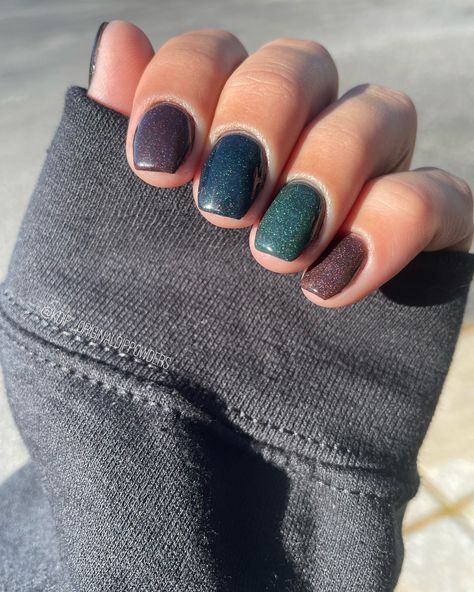 Fall shimmers 😍 are we ready for fall yet, or hanging onto summer? Grab these now on KDipbyKAli.etsy.com Aegean, Electric Emerald, Merlot, Cocoa Shimmer, That’s My Jam Dip Powder Nails Fall Colors, Teal Fall Nails, Blue Dip Nails, Christmas Dip, Green Dips, Emerald Nails, Dip Nail, Nail Acrylic, Acrylic Nail Powder