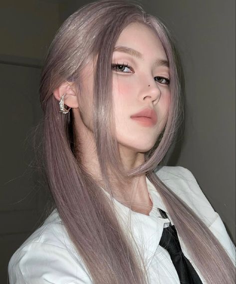 Asian Silver Hair, Light Ash Blonde Hair Color, Silver Hair Girl, Long Grey Hair, Light Ash Blonde Hair, Ash Blonde Hair Colour, Ash Hair Color, Kpop Hair, Ash Blonde Hair