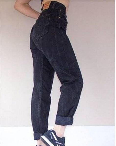 levis black boyfriend/mom jeans Black Boyfriend Jeans, Boyfriend Jeans Outfit, Mom Jeans Outfit, Black Mom Jeans, Vintage Mom Jeans, Jean Vintage, Vintage Levis Jeans, Jeans Mom, Levi Jeans 501