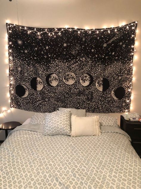 Wall Tapestries Bedroom, Tapestry And Lights, Tapestry Lights, Room Tapestry Ideas, Tapestry Bedroom Ideas, Tapestries Bedroom, Designs Room, Violet Room, Wall Clock Wood