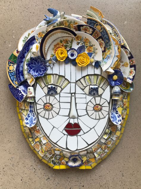 Mosaic Faces, Mosaic Birdbath, Mosaic Art Diy, Mosaic Tile Designs, Mosaic Portrait, Mosaic Pots, Mosaic Flower Pots, Mosaic Garden Art, Mosaic Art Projects