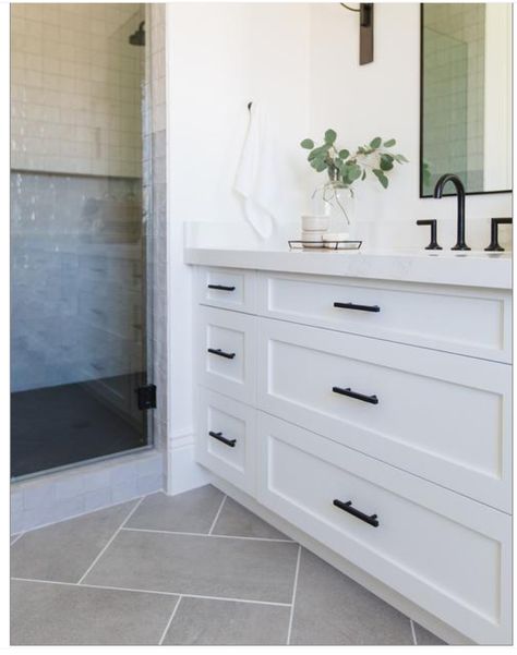 Makeover Kamar Mandi, Glass Countertop, Shower Glass, Transitional Bathroom, Master Bath Remodel, White Vanity Bathroom, Downstairs Bathroom, Boys Bathroom, White Vanity