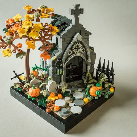 Lego Haunted House Diy, Lego Halloween Ideas, Lego Witch Cottage, Lego Autumn, Lego Halloween Village, Lego Halloween Build, Halloween Legos, Lego Terrain, Lego Habitat