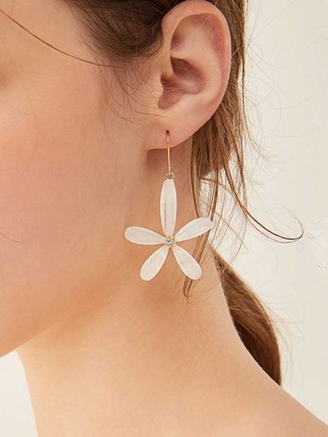 Flower Shaped Drop Earrings 1pair | SHEIN USA Small Diamond Stud Earrings, Bohemian Flower, Flower Drop Earrings, Bohemian Flowers, Resin Flowers, Wire Earrings, Bijoux Diy, Cream And Gold, Polymer Clay Jewelry