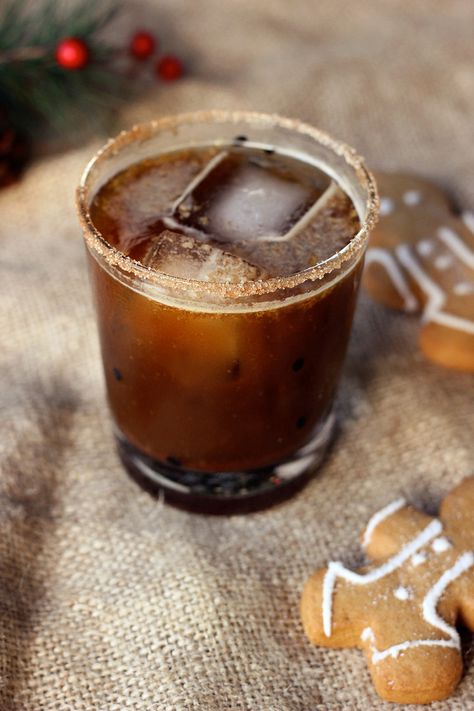 Gingerbread Cookie Cocktail Recipe Crafty Cocktails, Winter Cocktail, Specialty Drinks, Cocktail Ideas, Winter Cocktails, Fancy Drinks, Gingerbread Cookie, Spiced Rum, Christmas Cocktails