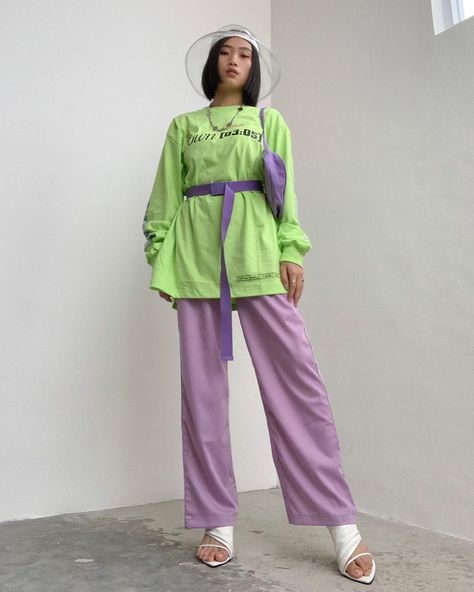 Purple And Green Fashion, Purple And Green Outfits, Aesthetic Hijabi Outfits, Scribble Drawings, Chinese Streetwear, Street Wear Aesthetic, Color Combos Outfit, Color Blocking Outfits, Neon Outfits