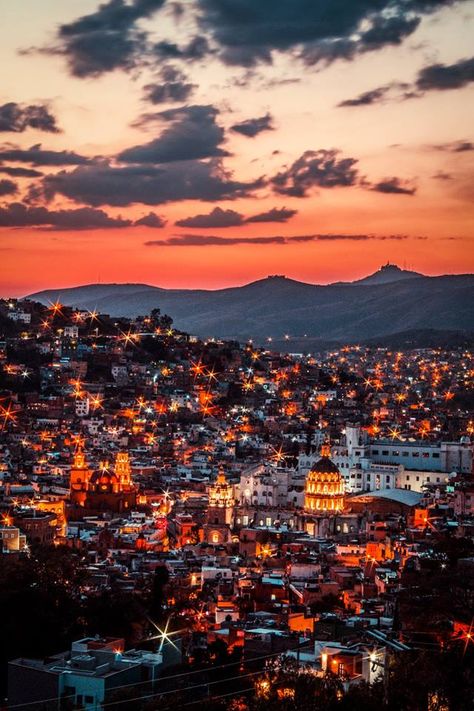 Guanajuato Mexico at night Sky Wallpapers, Mexico Wallpaper, Mexico City Travel, What A Beautiful World, Around The World In 80 Days, Breathtaking Places, Visit Mexico, Mexico Vacation, My Place