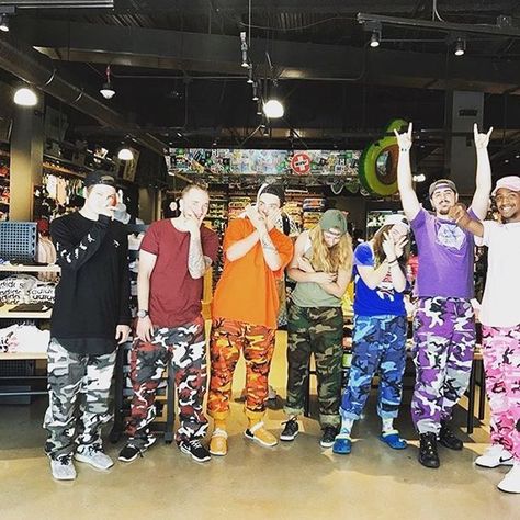 #colorcamo #camo Photo Credit via (IG) @taitai_0829 Camo Pants Red Shirt Outfit, Styling Camo Pants, Purple Pants Outfit, Camo Trousers, Clutch Outfit, Camo Pants Outfit, Color Combos Outfit, Red Camo, Purple Camo