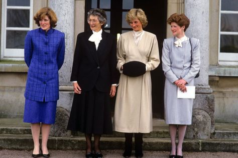 Princess Diana Sisters, Diana Sisters, Lady Sarah Mccorquodale, Diana Statue, Spencer Family, Princess Diana Family, Charles And Diana, Diana Spencer, Duchess Of Cornwall