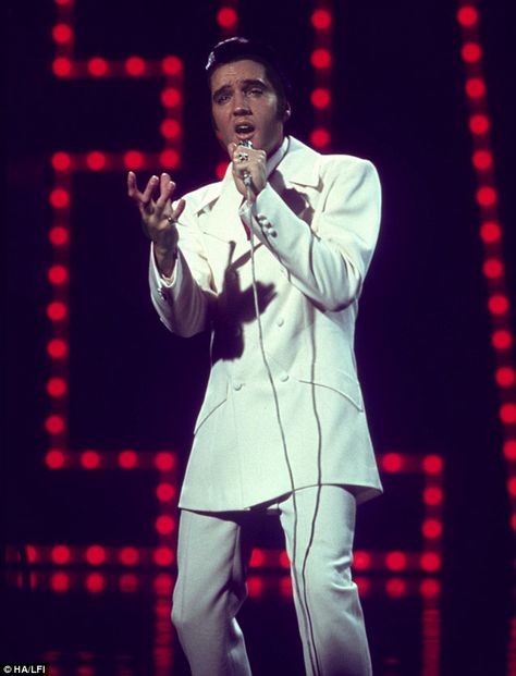 Elvis If I Can Dream, Elvis 68 Comeback Special, If I Can Dream, Elvis Sings, Elvis Presley Images, Nbc Tv, Elvis Presley Pictures, Celebrity Photography, Iconic Images