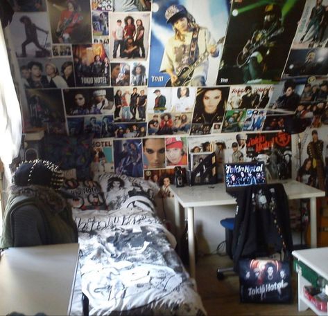 Punk Room, Grunge Bedroom, Rock Room, Tokyo Hotel, Chill Room, Retro Room, Tokyo Hotels, Grunge Room, Room Goals