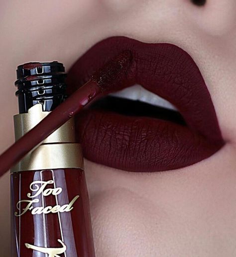 #toofaced #meltedlatex #lipstick Maquillage Kylie Jenner, Makeup Lips Matte, Maroon Lipstick, Mac Lipstick Shades, Lipstick Dark Red, Matte Lipstick Shades, Orange Lips, Lipstick Kit, Beautiful Lipstick