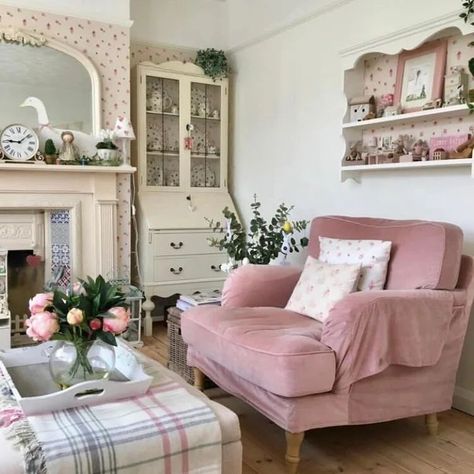 𝑺𝒘𝒆𝒆𝒕 𝒉𝒐𝒎𝒆 | Fairy Tale Bedroom with Girly Vibes||| #homerenovation #homeinspiration #homeaesthetics #interiordesign #homeaccessories #homedecor #dreamhome #dollhouse #designinspiration #girlybedroom #romanticlifestylechronicles Pink Cottagecore Living Room, Pink Cottage Living Room, Magical House Aesthetic, Girly House Aesthetic, Cottagecore Aesthetic Living Room, Fairy Tale Bedroom, Cottagecore Living Room, Girly House, Fairy Tale Home