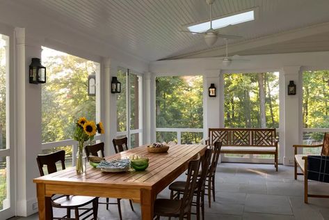 60 Best Screen Porch Ideas for a Stylish Indoor-Outdoor Oasis Screened Porch Designs, Traditional Living Room, Screened In Porch, Porch Lighting, Screened Porch, Wicker Furniture, Outdoor Oasis, Outdoor Cushions, Oasis