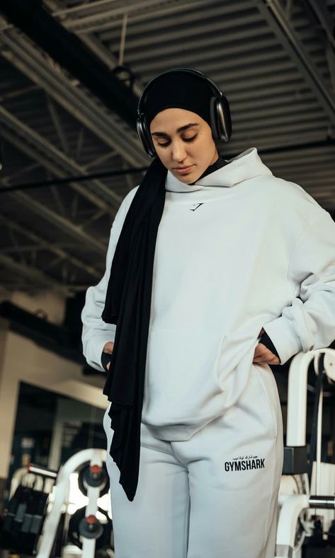 Leana Deeb Outfit, Hijab Sport Outfit, Modest Gym Wear, Leana Deeb, Modest Workout Clothes, Modest Gym, Modest Workout, Style Gym, Sporty Spice