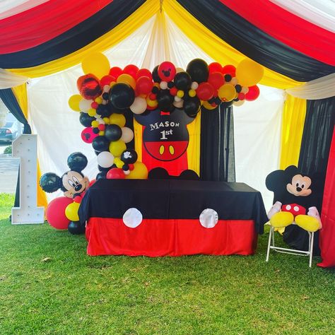 Mickey Mouse Backdrop Ideas, Mickey Mouse Backdrop, Mickey Mouse Party Decorations, Mickey Mouse Birthday Theme, Mickey Mouse Birthday Decorations, Mickey 1st Birthdays, Mickey Mouse Bday, Mickey Mouse Birthday Cake, Mickey Mouse Themed Birthday Party