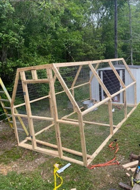 Quail Coop, Chicken Run, Green Houses, Greenhouse Gardening, Garden Boxes, Diy Backyard, Chicken Coop, Farm Life, Coop