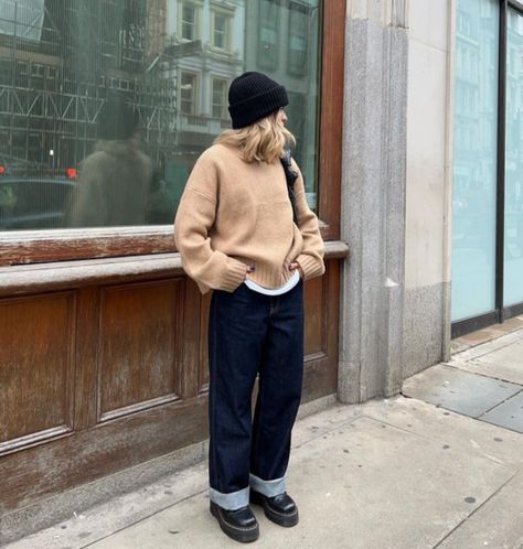 Oversize Fall Outfit, Cold Winter Casual Outfits, Cozy Cool Outfits, Winter 23 Fashion, Neutral Oversized Outfits, Oversized Vintage Sweater, Cold Winter Style, Fall Outfits Turtleneck, Fall 2024 Fashion Outfits