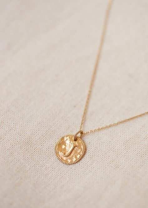 Sara Pendant 9-carat gold - Letters I to P - Letter J - 9 Carats Gold - Sézane Gold Letter Pendants, Letter J, Letter I, Jewelry Design Necklace, Letter Pendants, Gold Letters, Oval Pendant, Pendant Rings, Gold Gold