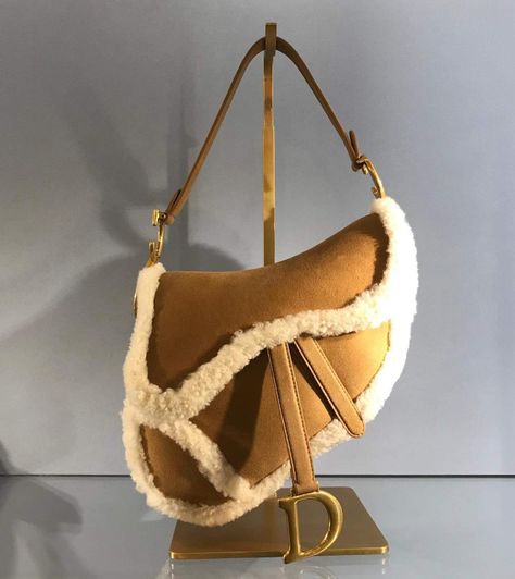 ✨ on Twitter: "dior shearling saddle bag… " Black Saddle Bag, Luxury Bags Collection, Girly Bags, Handbag Heaven, Fancy Bags, Dior Handbags, Pretty Bags, Saddle Bag, Teen Fashion Outfits