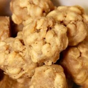 Daisy Treats, Homemade Dog Treats Grain Free, Cheerio Treats, Beginner Baking Recipes, Dog Cookie Recipes, Dog Eats, Peanut Butter For Dogs, Pet Treats Recipes, Dog Treats Homemade Easy