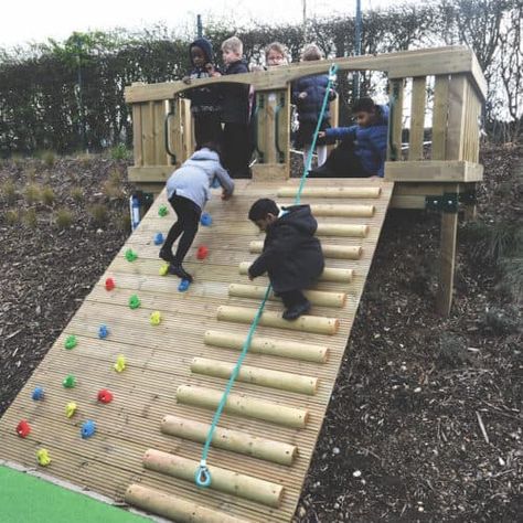 Play Area On Sloped Yard, Kid Friendly Backyard, Backyard Playset, Kids Yard, Sloped Backyard, Outdoor Play Areas, Diy Playground, Kids Outdoor Play, Natural Playground