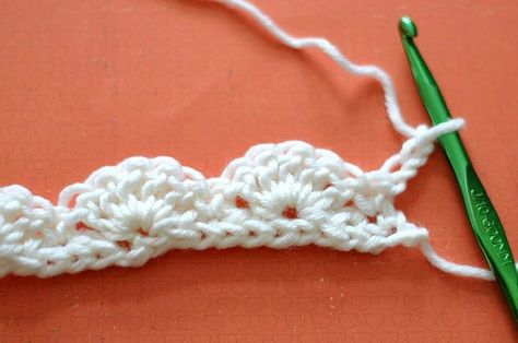 Scalloped crochet edging featured image Crochet Scalloped Edge, Crochet Edging Pattern, Crochet Edgings, Crochet Hack, Crochet Edging Patterns, Crochet Lace Edging, Easy Crochet Projects, Crochet Blog, Crochet Borders